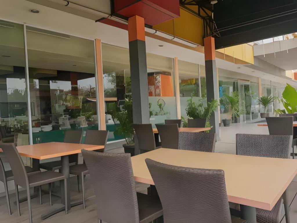 ג'קרטה D'Arcici Hotel Cempaka Putih מראה חיצוני תמונה